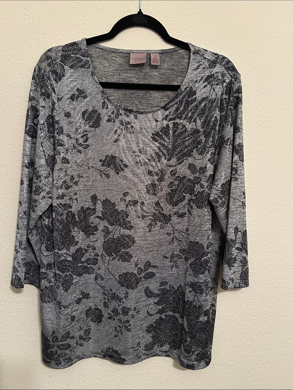 Chico's Gray Floral Scoop Neck Long Sleeve Top